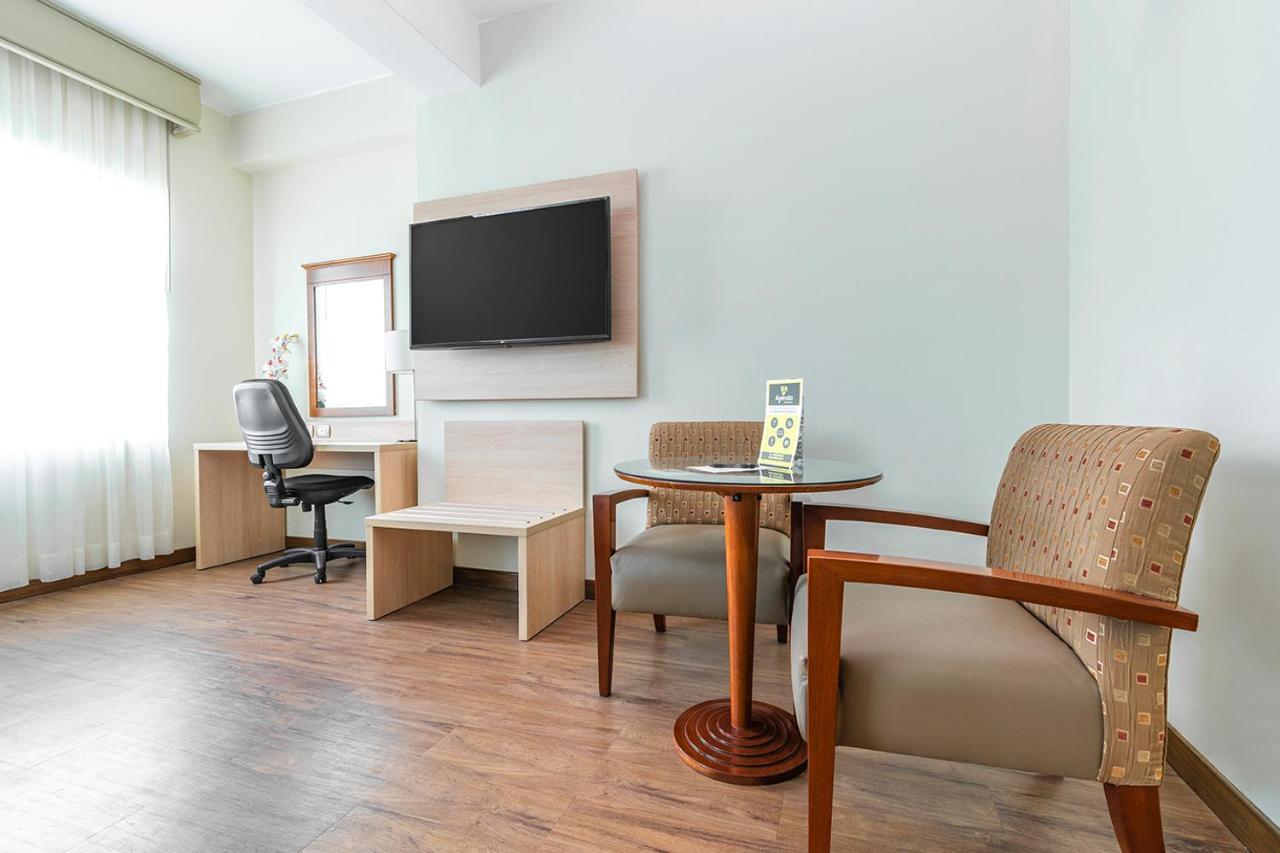 Suite,1283743426:JPEG