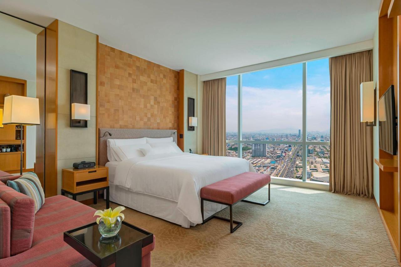 Master Suite - Club Lounge Access