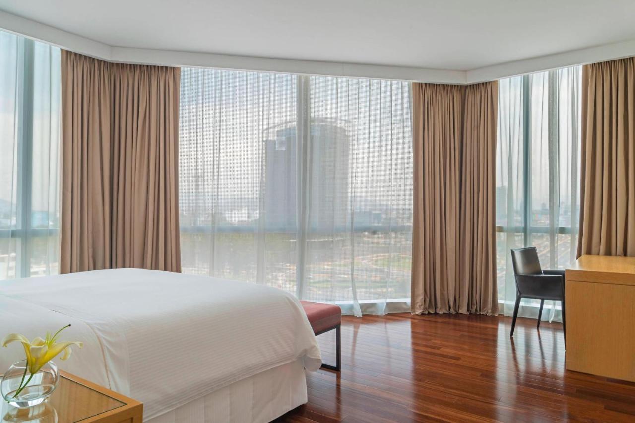 Deluxe, Guest Room, 1 King, Low floor