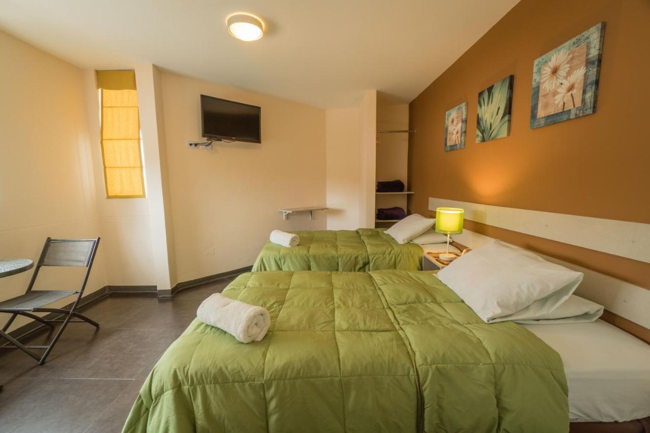 Quarto com 2 Camas de Solteiro