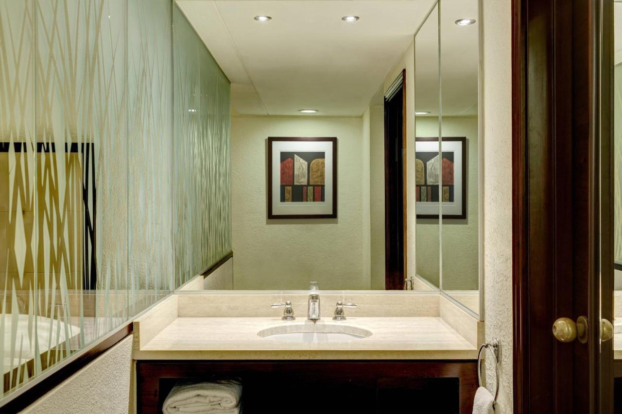 Concierge level Smaller Guest room 2 Twin or Single Beds,1413441815:JPEG