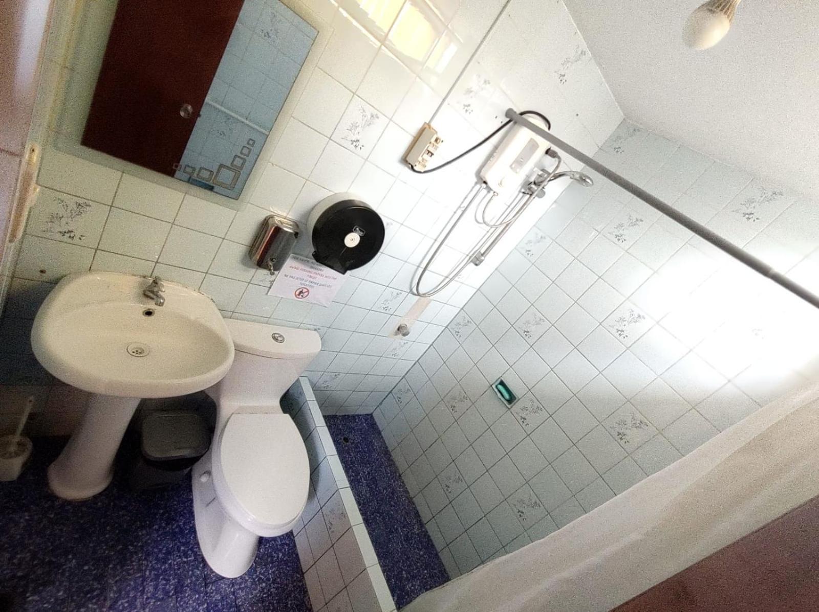 Chambre Familiale avec Salle de Bains Commune