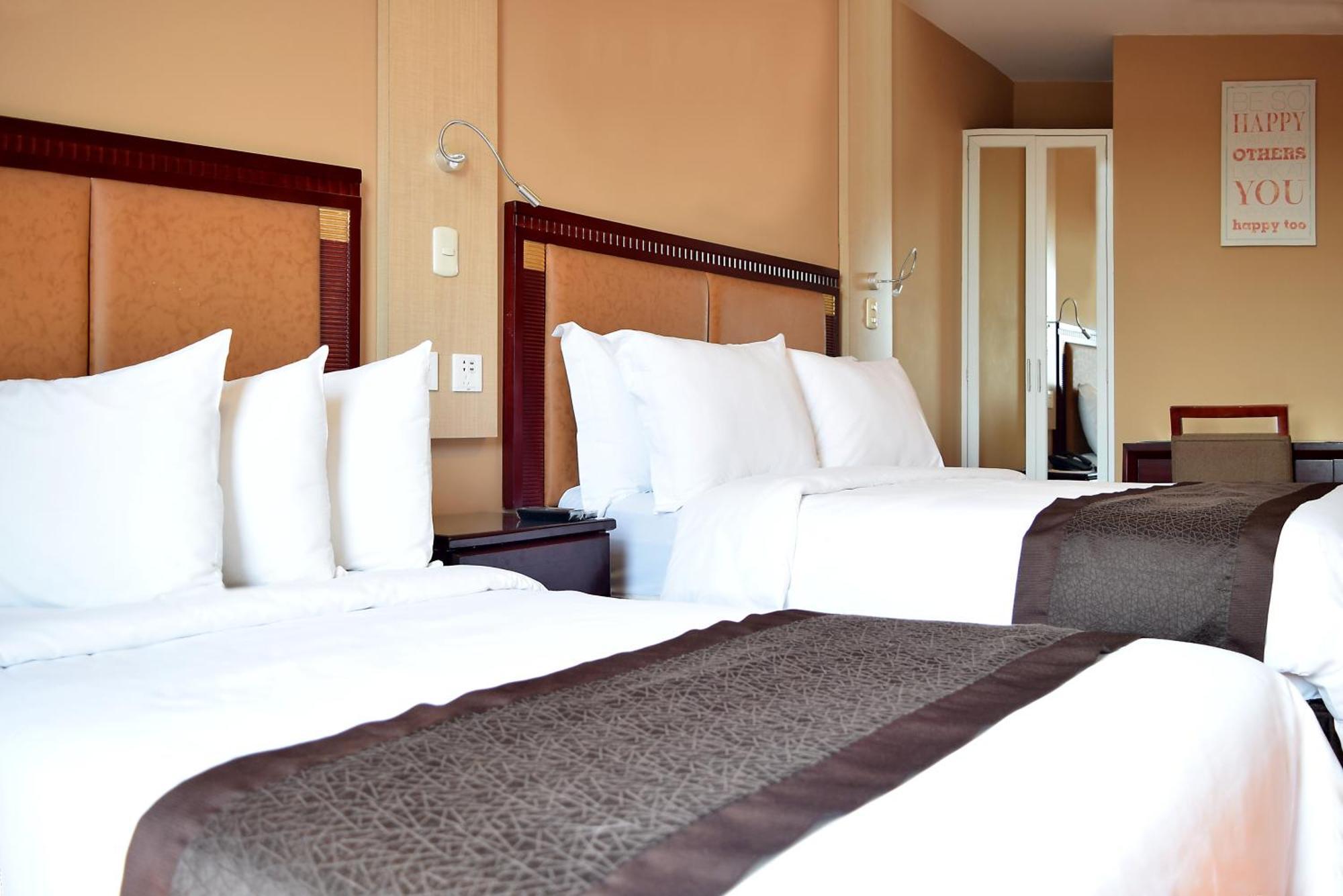 Twin Room,711887974:JPEG