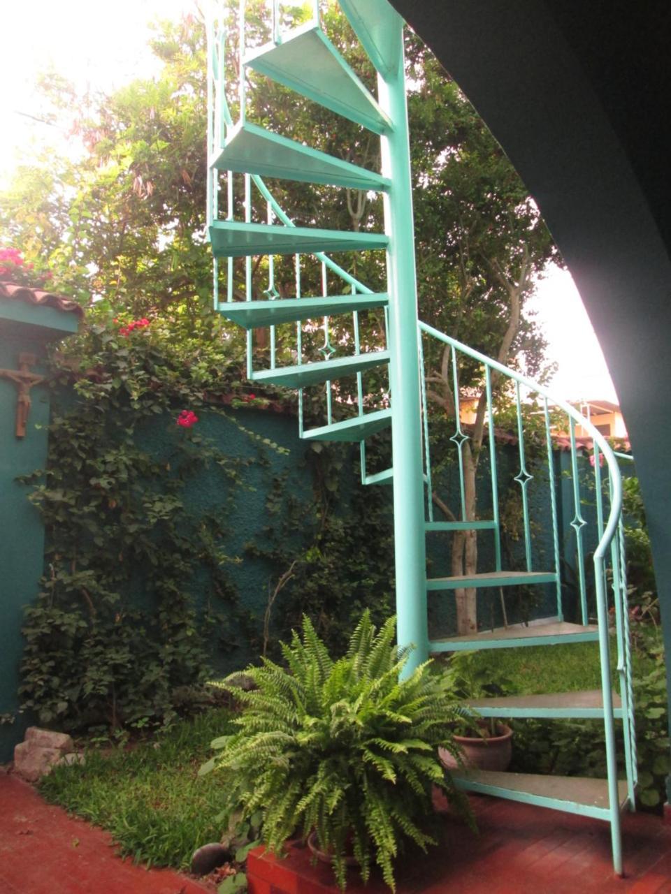 Studio,1178336089:JPEG