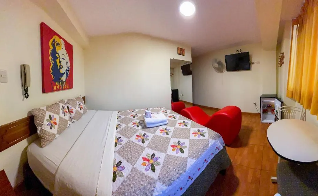 Hostal El Click-1