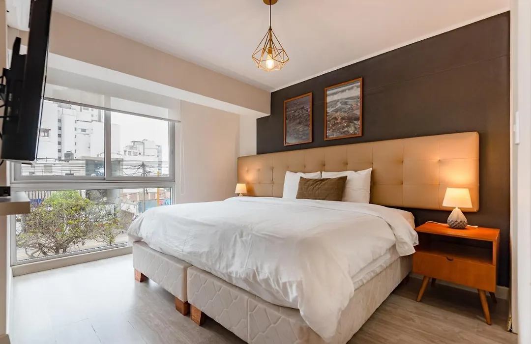 Trendy Host Mid, Miraflores-1