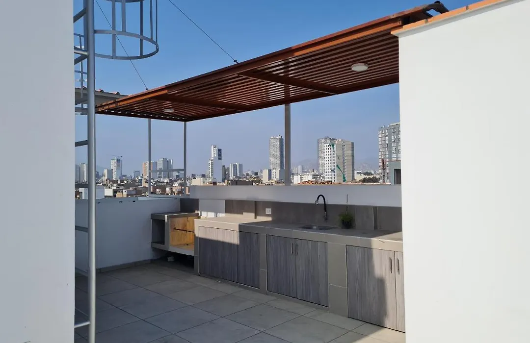 Comodo Departamento Ubicado En Lince Cerca Del Centro Financiero De San Isidro-1