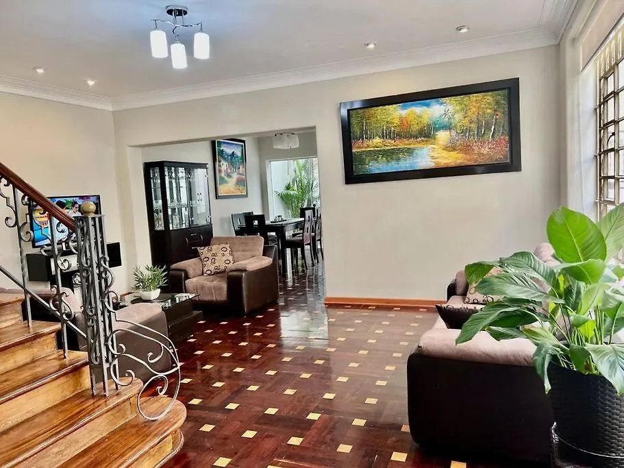 Cozy 3-Bedroom House In Center Of Miraflores.-1