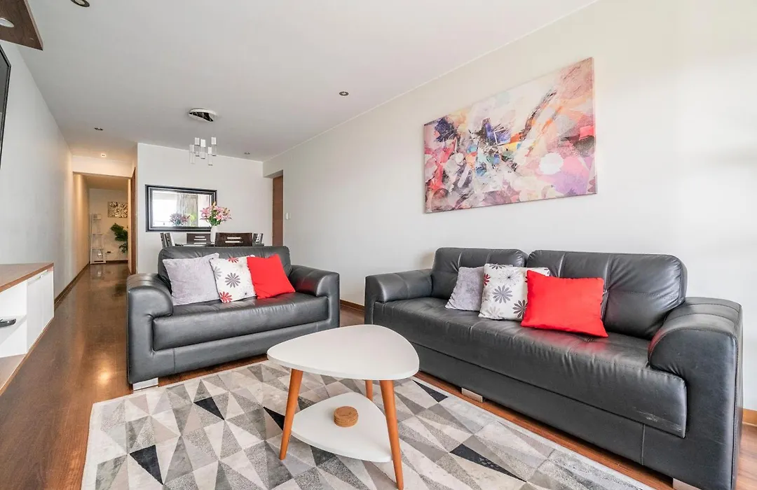 Unbeatable! Stylish, Spacious Apt Near Miraflores!-1