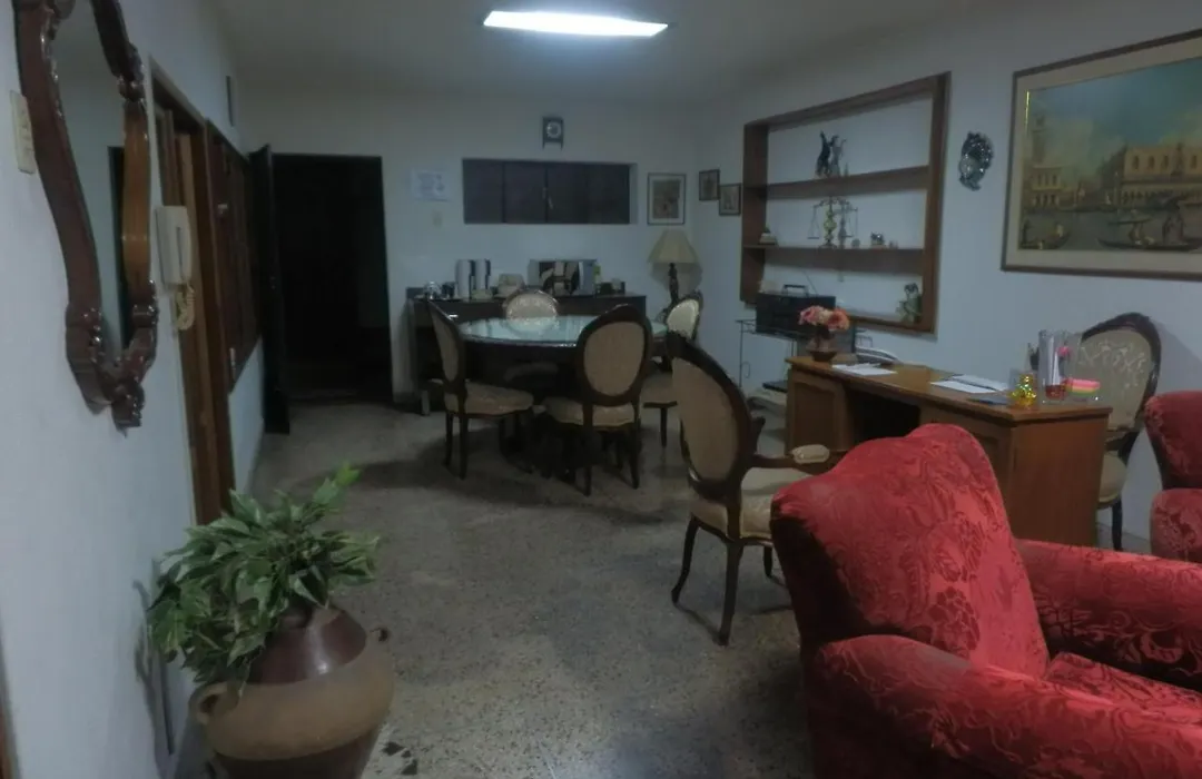 Hosting House & Home-1