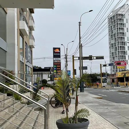 Hermosa habitación privada en edificio de estreno frente al metro-3