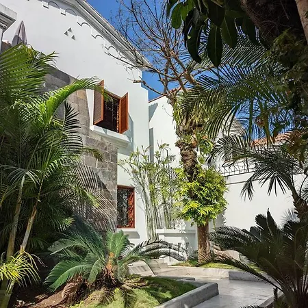 Luxurious Garden-Beach Home-3