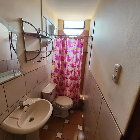 A 5 Min Del Aeropuerto, Habitacion Con Bano Privado Solo Para Viajeros-3