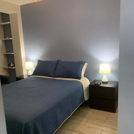 Beautiful Apartment In Great Location!-2