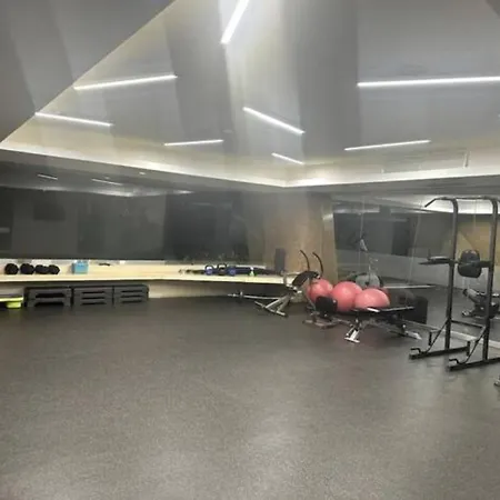 2 Dormitorios Y Sofa Cama En Sala De Tv Que Los Une En Un Departamento De 3 Dormitorios De Lujo, Aire Acondicionado Y 2 Banos Privados-3