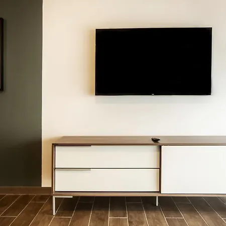 Upscale 2Br In Miraflores-3