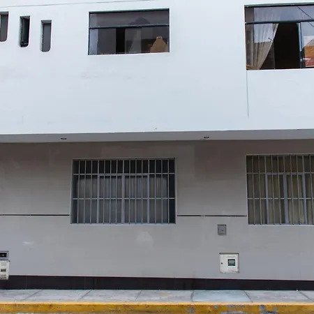 Confortable Habitacion Doble Frente Al Aeropuerto-2