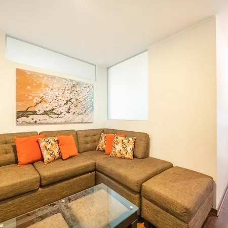 Unbeatable! Stylish, Spacious Apt Near Miraflores!-3