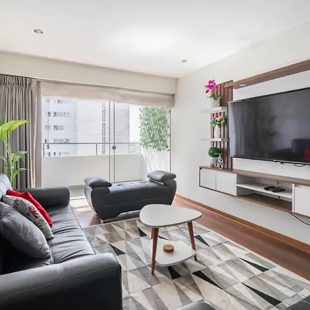 Unbeatable! Stylish, Spacious Apt Near Miraflores!-2