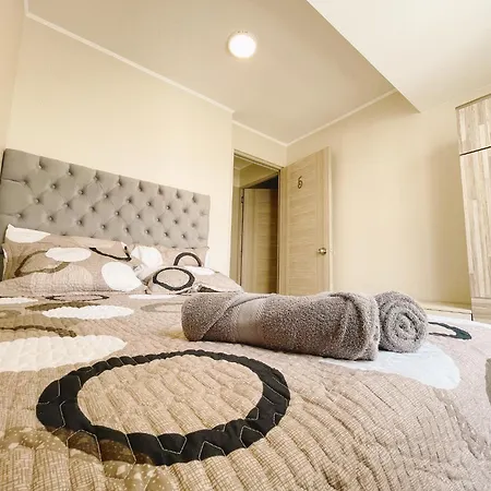 Hermosa habitación privada en edificio de estreno frente al metro-2