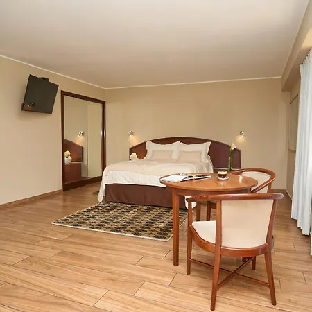 Hotel Park Suites-2