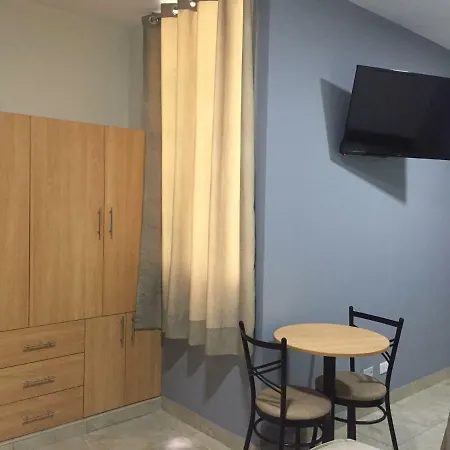 Hostal Parisuite-3