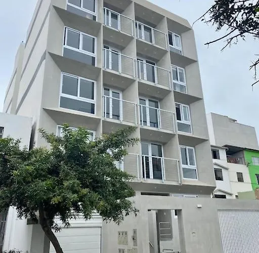 Comodo Departamento Con La Mejor Ubicacion Lima